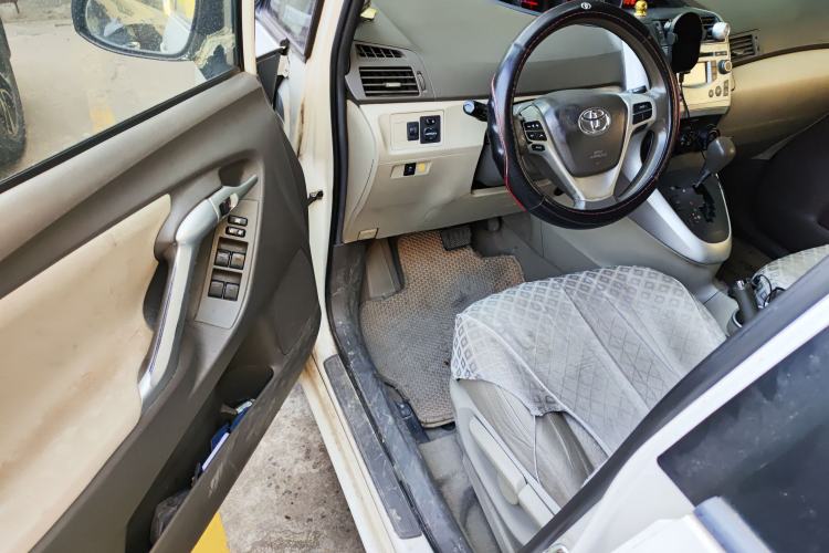 Used Toyota Verso 2014 Starlight 180E CVT Elite Edition Driver Seat