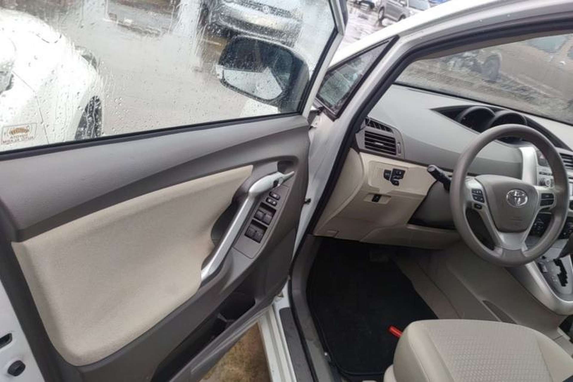 Used Toyota Verso 2014 Starlight 180E CVT Elite Edition Driver Seat