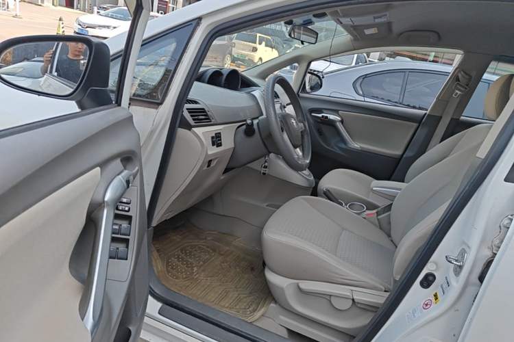 Used Toyota Verso 2014 Starlight 180E CVT Elite Edition Driver Seat