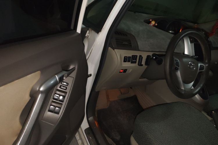 Used Toyota Verso 2014 Starlight 180E CVT Elite Edition Driver Seat