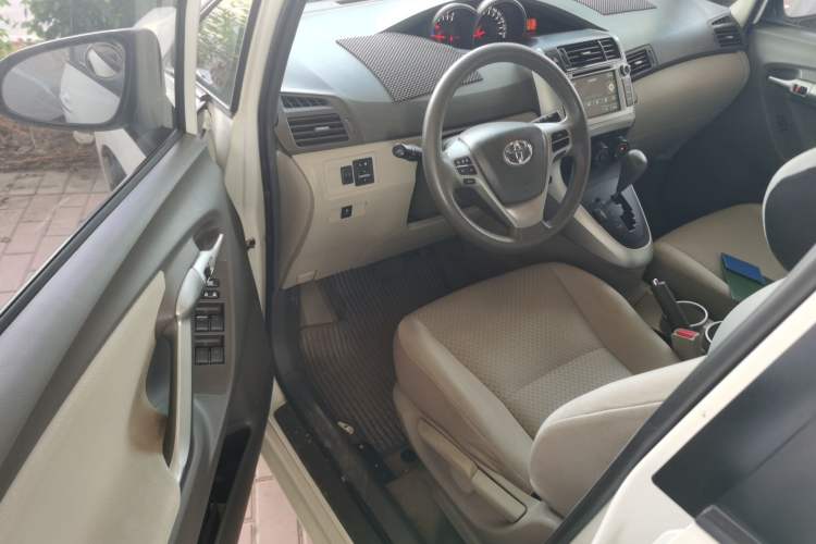 Used Toyota Verso 2014 Starlight 180E CVT Elite Edition Driver Seat