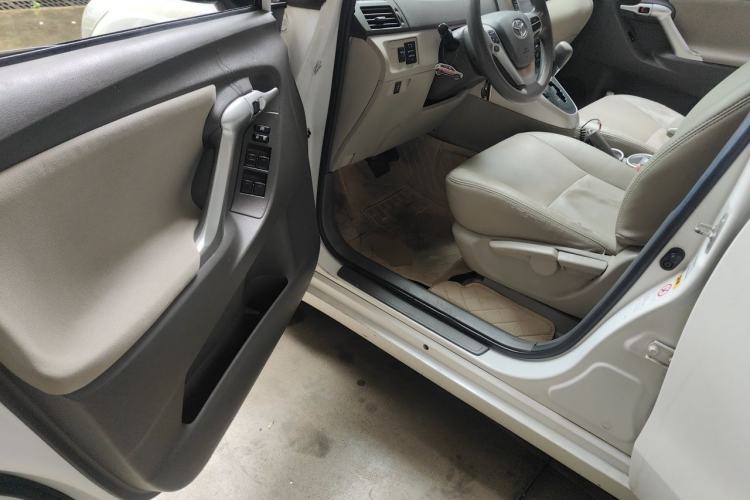 Used Toyota Verso 2014 Starlight 180E CVT Elite Edition Driver Seat