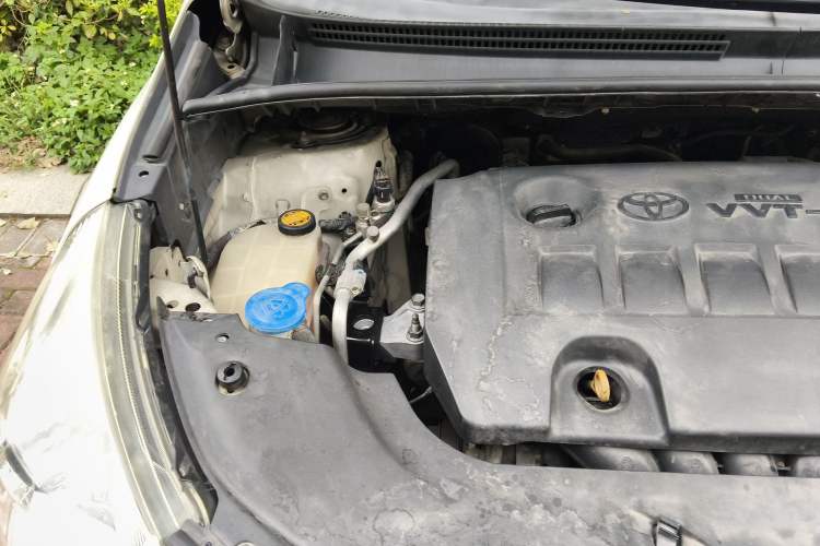 Used Toyota Verso 2014 Starlight 180E CVT Elite Edition Engine Bay Right
