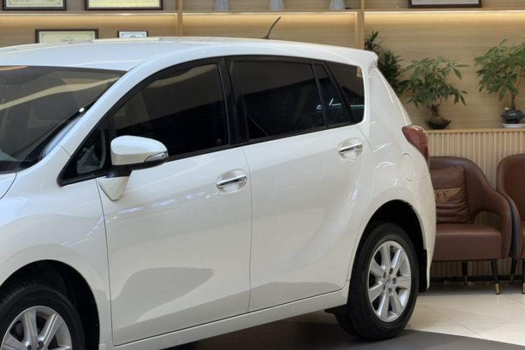 Used Toyota Verso 2014 Starlight 180E CVT Elite Edition Exterior 11