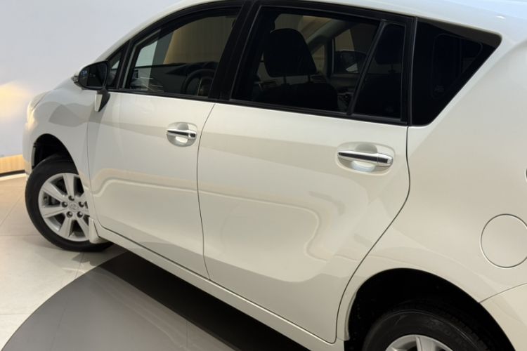 Used Toyota Verso 2014 Starlight 180E CVT Elite Edition Exterior 2