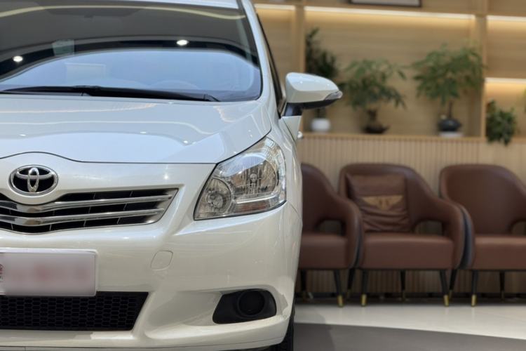 Used Toyota Verso 2014 Starlight 180E CVT Elite Edition Exterior 3