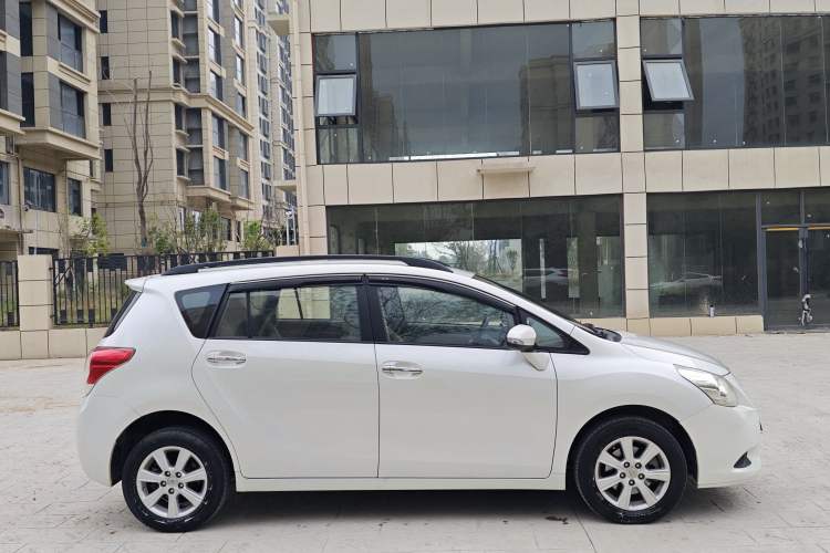 Used Toyota Verso 2014 Starlight 180E CVT Elite Edition Exterior 4