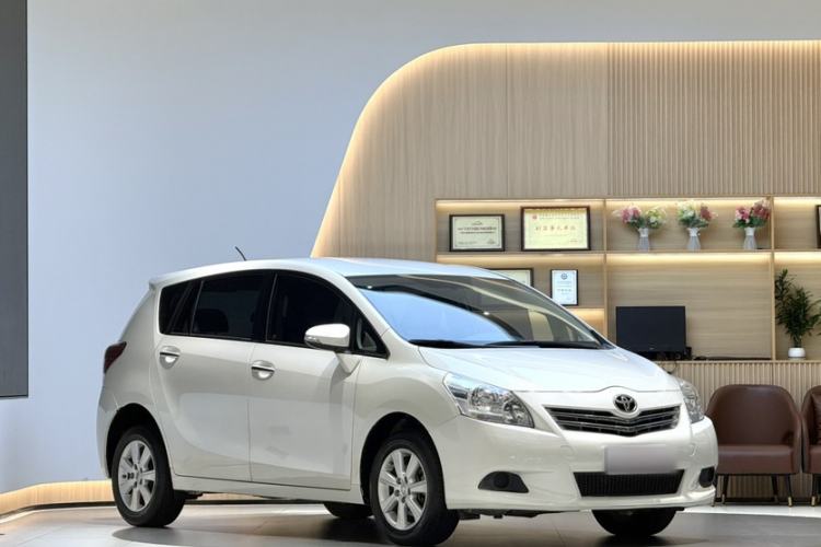 Used Toyota Verso 2014 Starlight 180E CVT Elite Edition Exterior 6