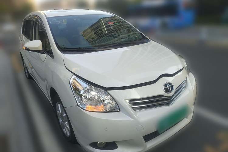 Used Toyota Verso 2014 Starlight 180G CVT Luxury Edition Front Right 45 Deg