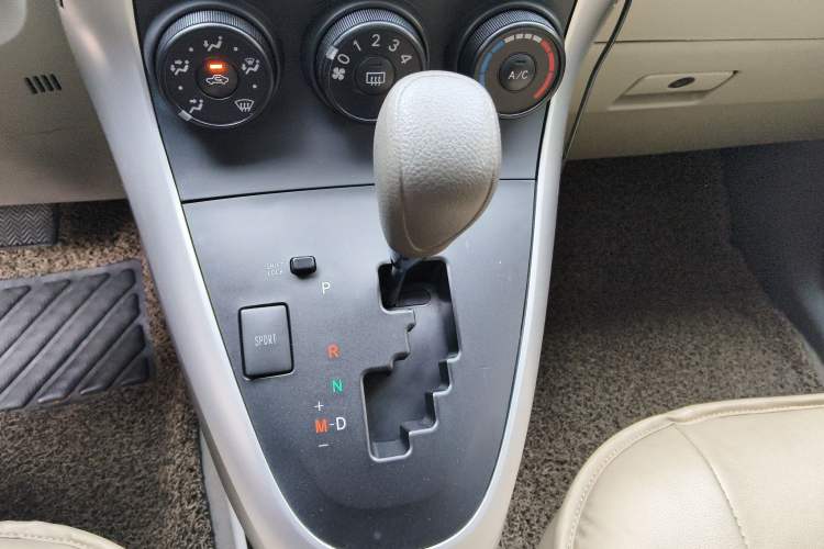 Used Toyota Verso 2014 Starlight 180E CVT Elite Edition Gear Lever