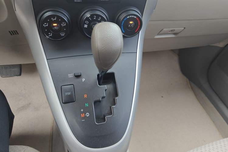 Used Toyota Verso 2014 Starlight 180E CVT Elite Edition Gear Lever