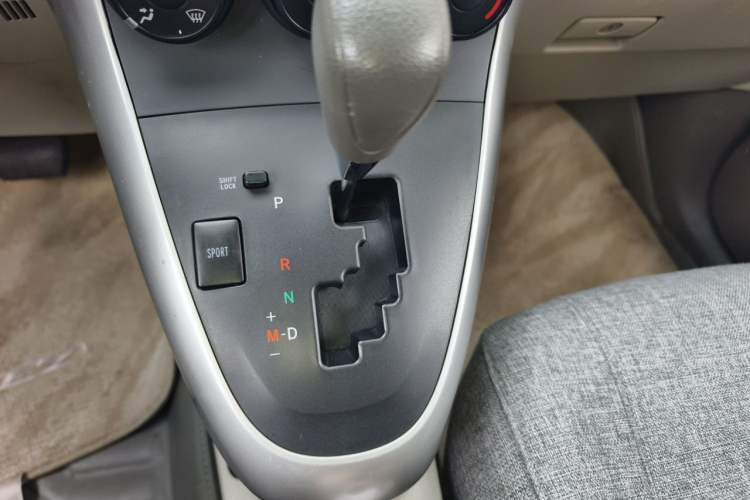 Used Toyota Verso 2014 Starlight 180E CVT Elite Edition Gear Lever
