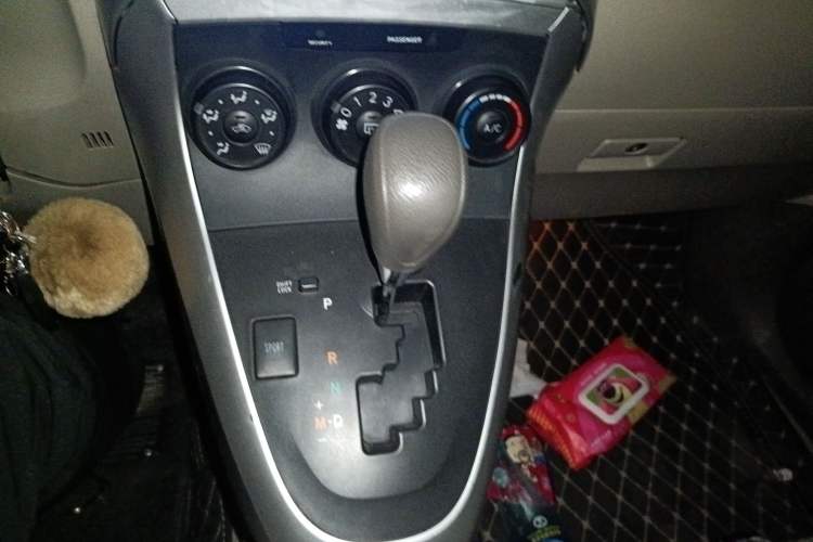 Used Toyota Verso 2014 Starlight 180E CVT Elite Edition Gear Lever
