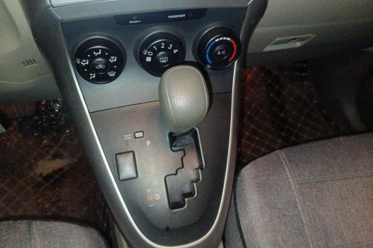 Used Toyota Verso 2014 Starlight 180E CVT Elite Multi-Function Edition Gear Lever