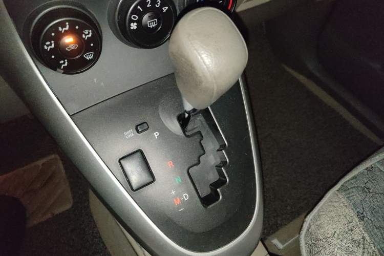 Used Toyota Verso 2014 Starlight 180E CVT Elite Edition Gear Lever