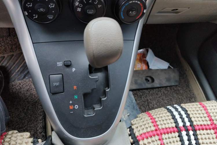 Used Toyota Verso 2014 Starlight 180E CVT Elite Edition Gear Lever