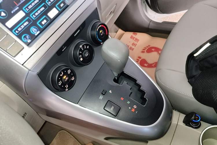 Used Toyota Verso 2014 Starlight 180E CVT Elite Edition Gear Lever