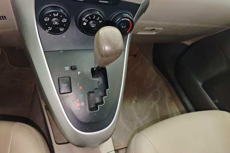 Used Toyota Verso 2014 Starlight 180E CVT Elite Edition Gear Lever