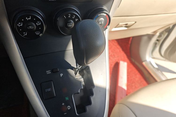 Used Toyota Verso 2014 Starlight 180E CVT Elite Edition Gear Lever