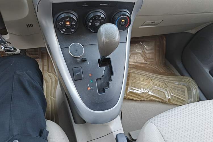 Used Toyota Verso 2014 Starlight 180E CVT Elite Edition Gear Lever