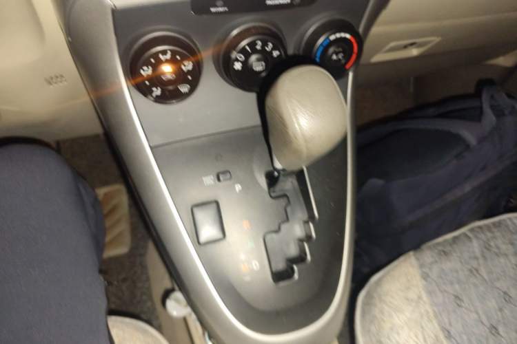 Used Toyota Verso 2014 Starlight 180E CVT Elite Edition Gear Lever
