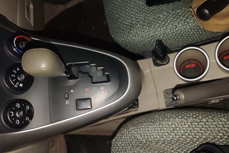 Used Toyota Verso 2014 Starlight 180E CVT Elite Edition Gear Lever