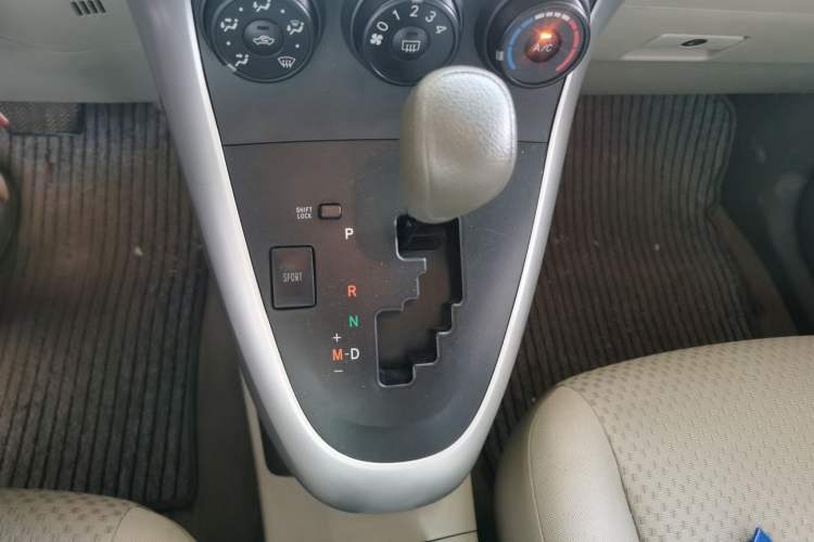 Used Toyota Verso 2014 Starlight 180E CVT Elite Edition Gear Lever