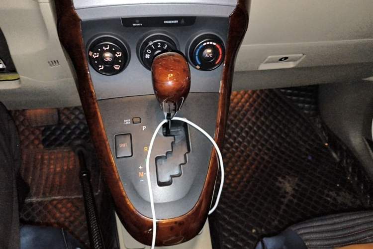 Used Toyota Verso 2014 Starlight 180E CVT Elite Edition Gear Lever