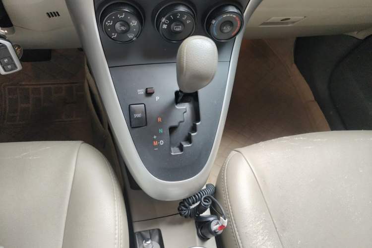 Used Toyota Verso 2014 Starlight 180E CVT Elite Edition Gear Lever
