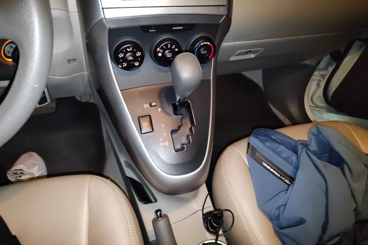 Used Toyota Verso 2014 Starlight 180E CVT Elite Edition Gear Lever