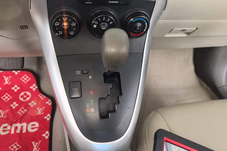 Used Toyota Verso 2014 Starlight 180E CVT Elite Edition Gear Lever