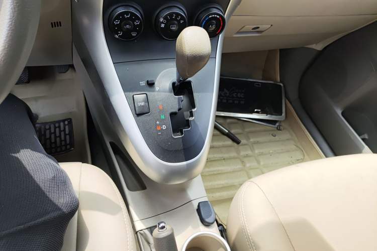 Used Toyota Verso 2014 Starlight 180E CVT Elite Edition Gear Lever
