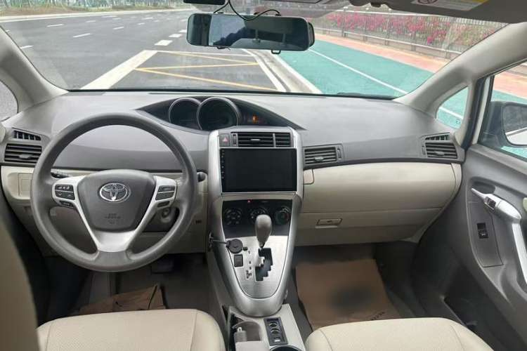 Used Toyota Verso 2014 Starlight 180E CVT Elite Edition Interior 1