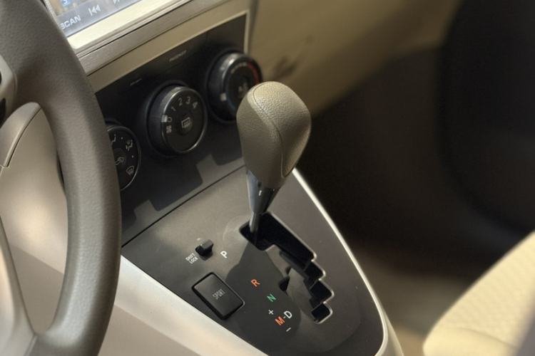 Used Toyota Verso 2014 Starlight 180E CVT Elite Edition Interior 11