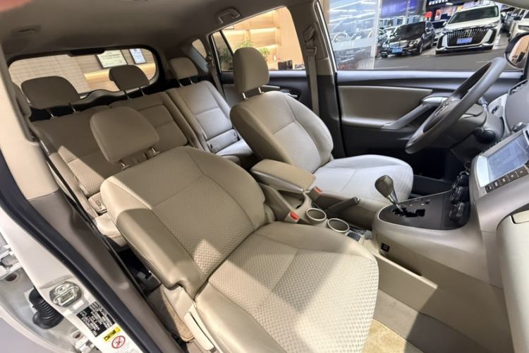 Used Toyota Verso 2014 Starlight 180E CVT Elite Edition Interior 14