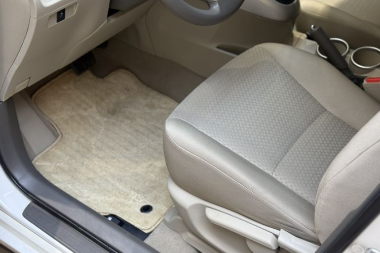 Used Toyota Verso 2014 Starlight 180E CVT Elite Edition Interior 15