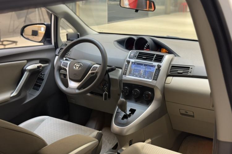 Used Toyota Verso 2014 Starlight 180E CVT Elite Edition Interior 2