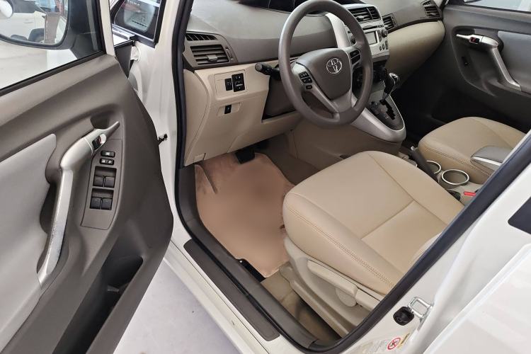 Used Toyota Verso 2014 Starlight 180E CVT Elite Edition Interior 2