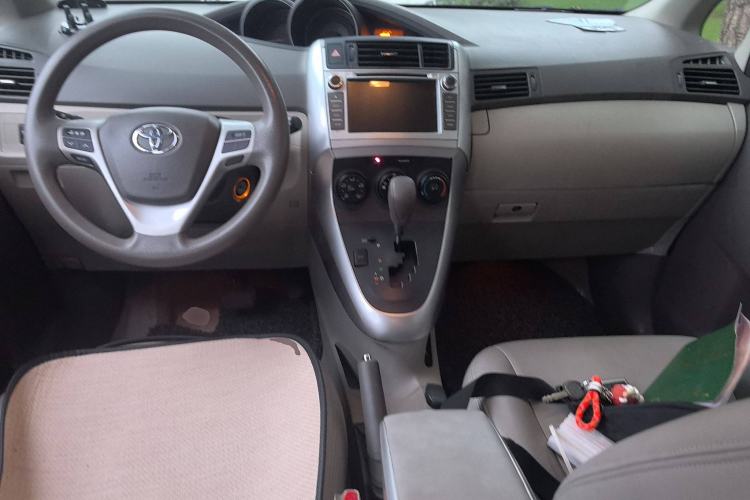 Used Toyota Verso 2014 Starlight 180E CVT Elite Edition Interior 2