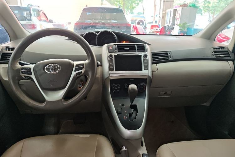 Used Toyota Verso 2014 Starlight 180E CVT Elite Edition Interior 2