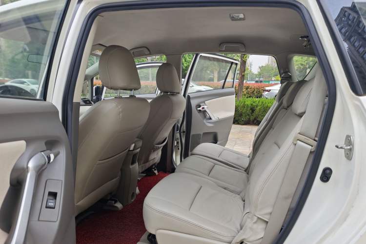 Used Toyota Verso 2014 Starlight 180E CVT Elite Edition Interior 2