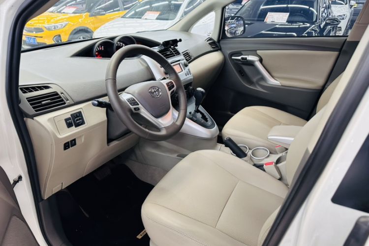 Used Toyota Verso 2014 Starlight 180E CVT Elite Edition Interior 2
