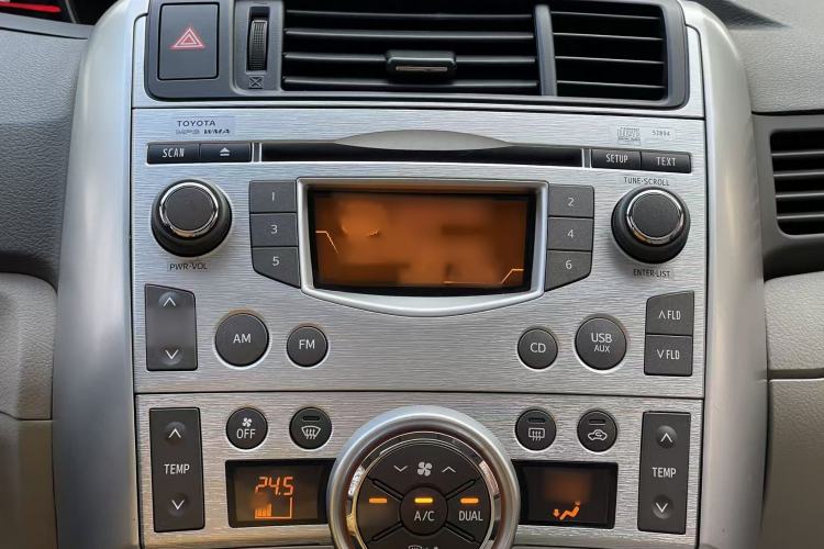 Used Toyota Verso 2014 Starlight 180G CVT Comfortable Multi-Function Edition Interior 2