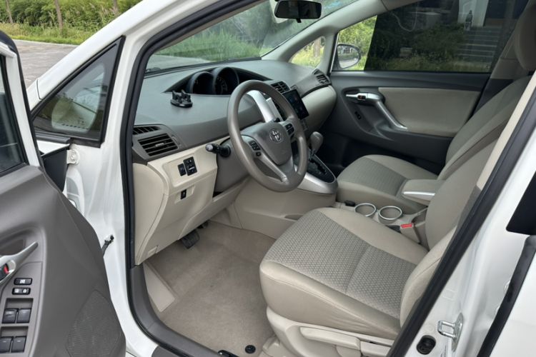 Used Toyota Verso 2014 Starlight 180G CVT Comfort Edition Interior 2
