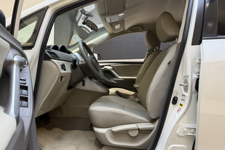 Used Toyota Verso 2014 Starlight 180E CVT Elite Edition Interior 3