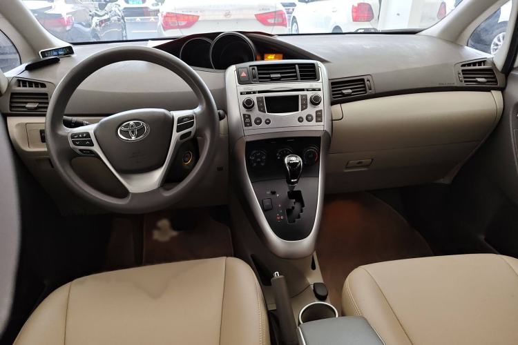 Used Toyota Verso 2014 Starlight 180E CVT Elite Edition Interior 3