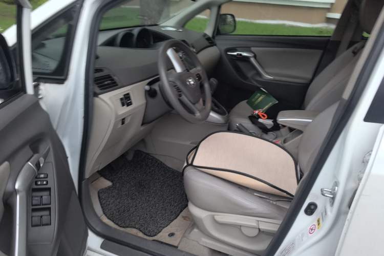 Used Toyota Verso 2014 Starlight 180E CVT Elite Edition Interior 3