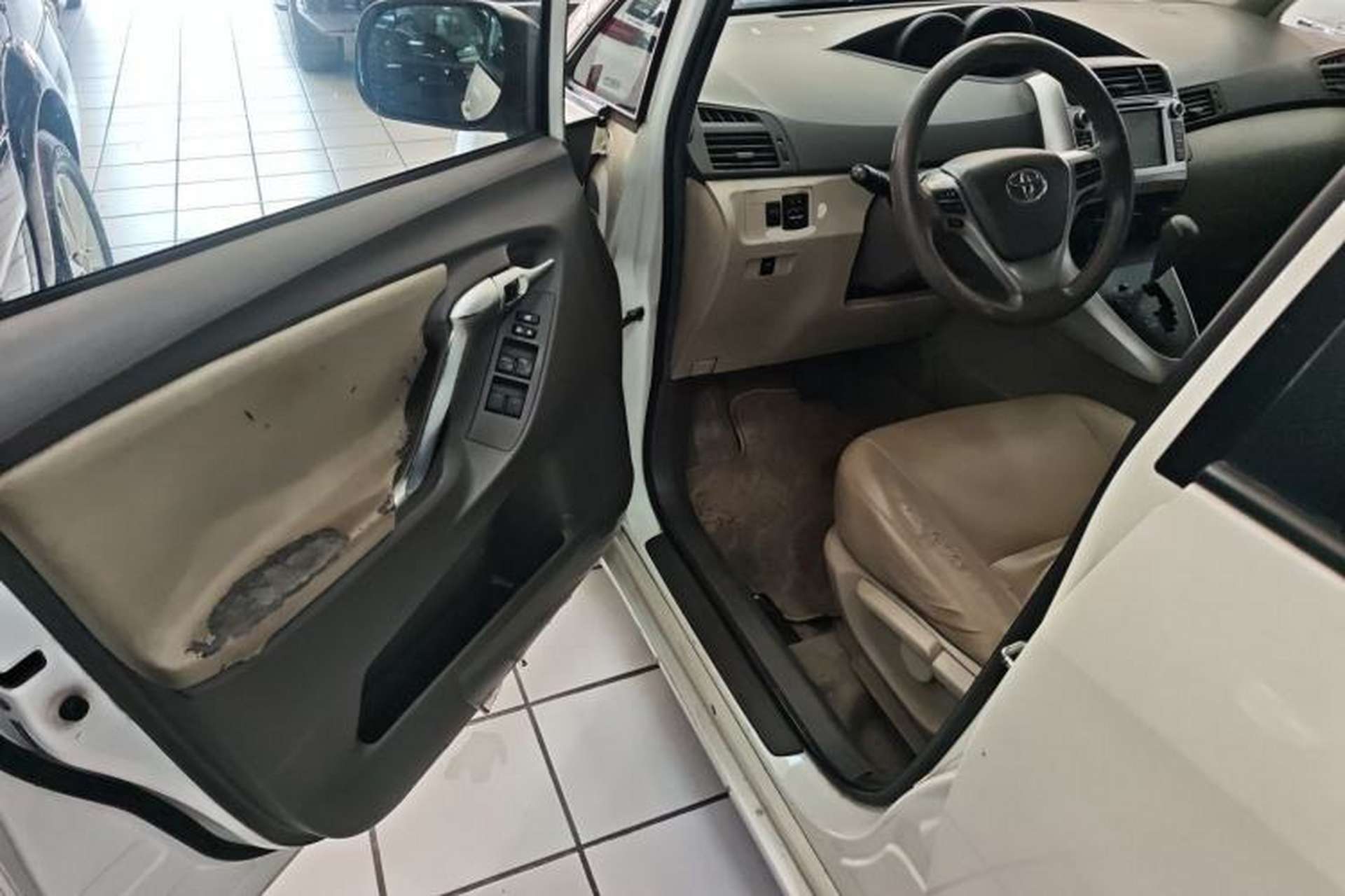 Used Toyota Verso 2014 Starlight 180E CVT Elite Edition Interior 3