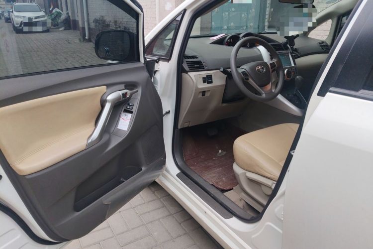 Used Toyota Verso 2014 Starlight 180G CVT Comfort Edition Interior 3