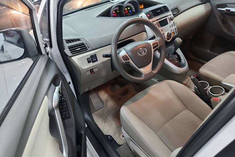 Used Toyota Verso 2014 Starlight 180G CVT Comfort Edition Interior 3